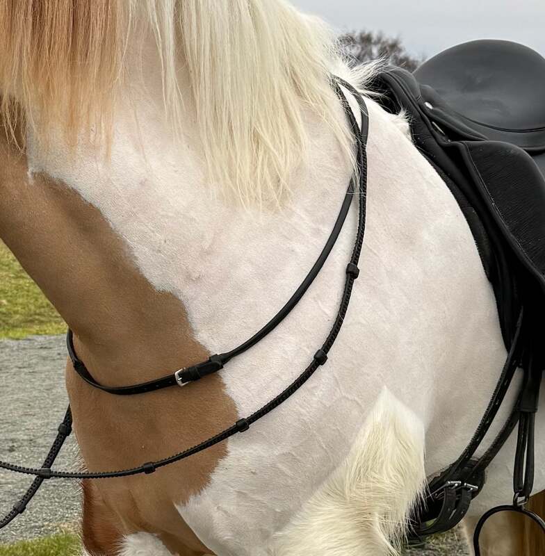 Uxlayotgan odamlar bilan jinsiy yaqinlik Mast erkaklar boshqa birovlarning xotinlarini sikayotgani aks etgan porno